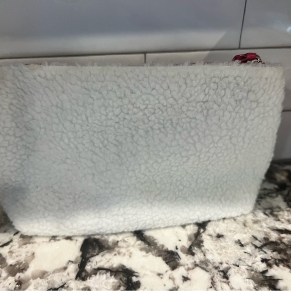 Limited Edition Cozy Plush Fleece Beauty Bag, Assorted VS PINK - Picture 7 of 10